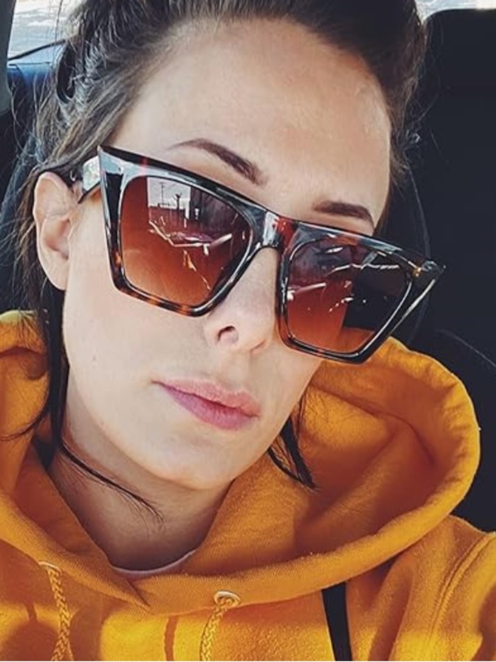 Tortoiseshell Oversized Cat-Eye Sunglasses with Brown Gradient Lenses - Picture 5 of 5